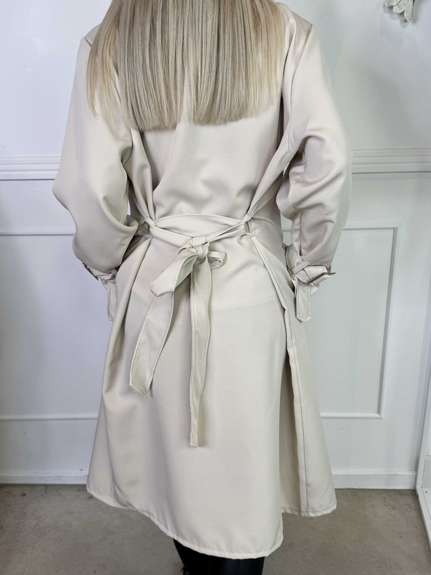 Lana™ | Tidlös Trenchcoat med Elegant Passform