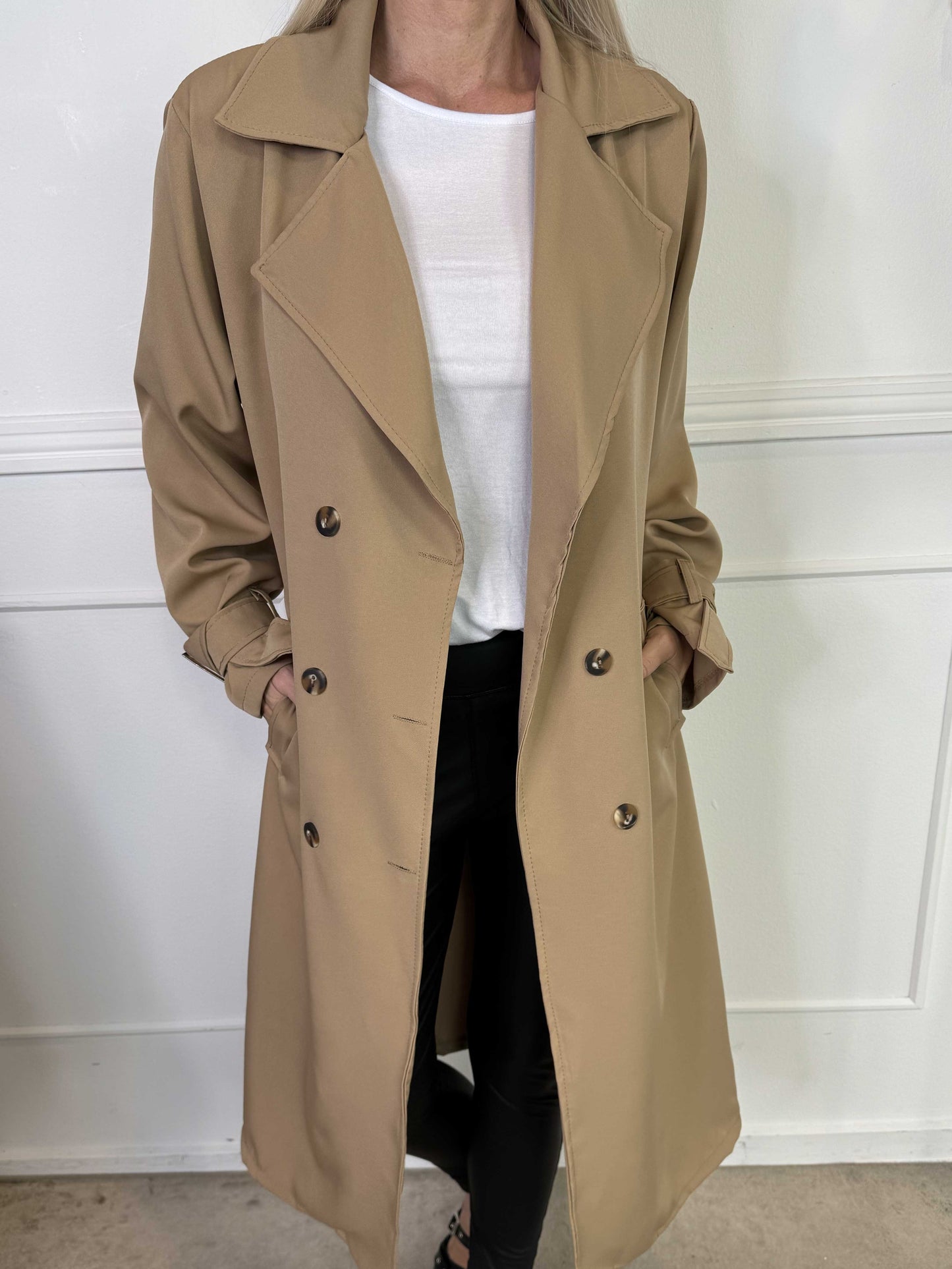 Lana™ | Tidlös Trenchcoat med Elegant Passform