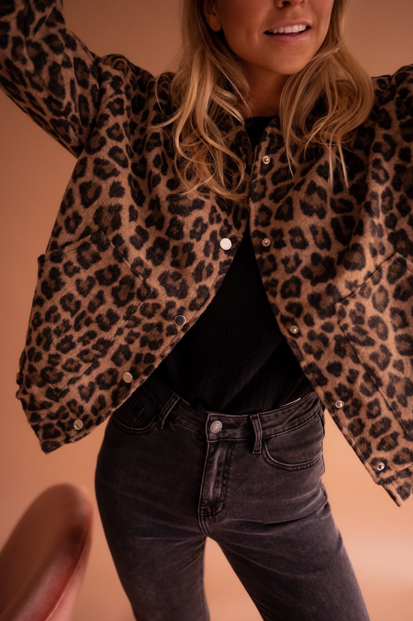 Luna | Trendig Jacka med Leopardmönster