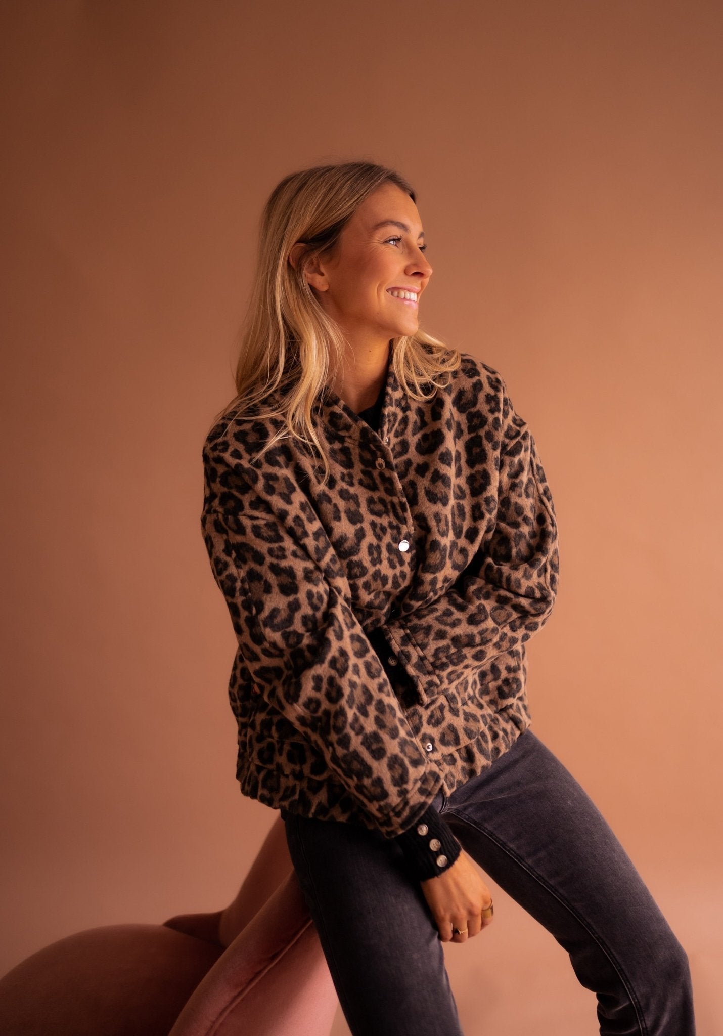Luna | Trendig Jacka med Leopardmönster