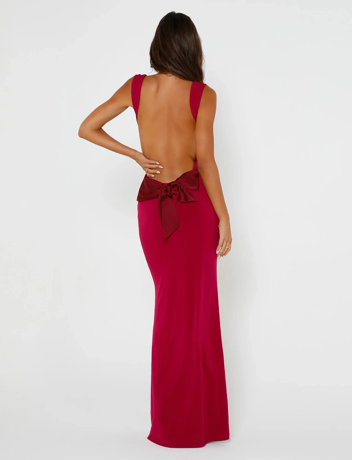 Ebba™ | Raffinerad Elegans med en Lekfull Slips