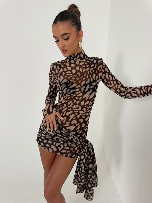 Dorit™ | Sheer Tie-Waist Klänning med Pebble Print